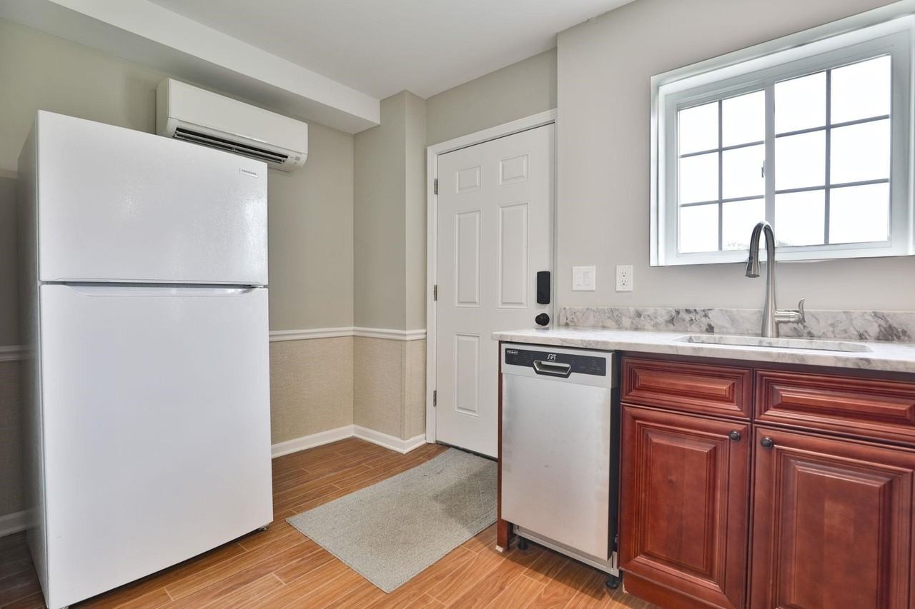 41A Howe Ln - Photo 3 of 15