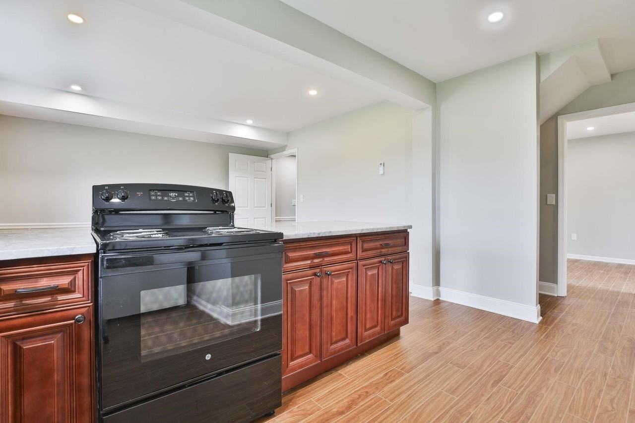 41A Howe Ln - Photo 4 of 15