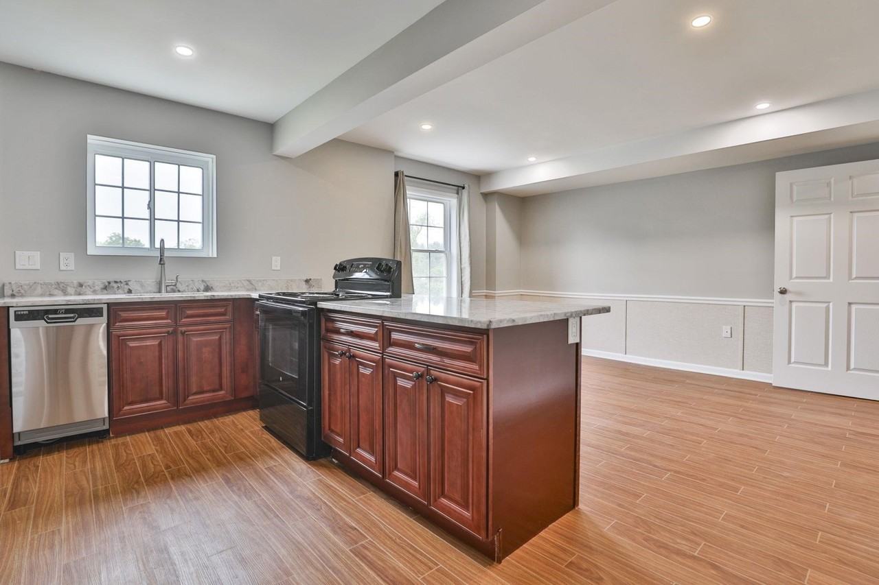 41A Howe Ln - Photo 5 of 15