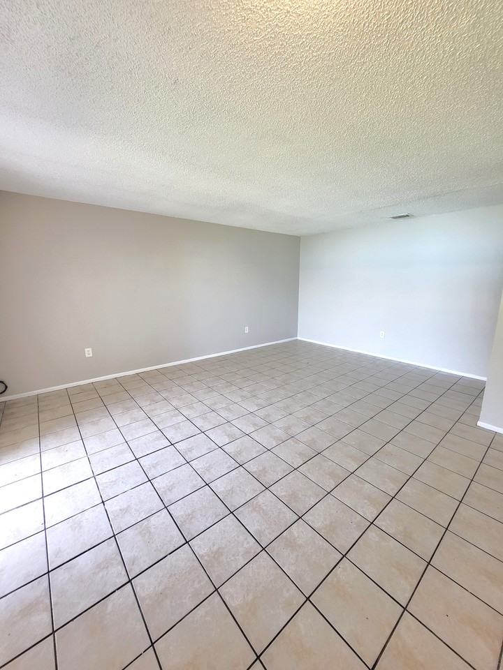 4130 Washington Ave #4130 - Photo 3 of 11
