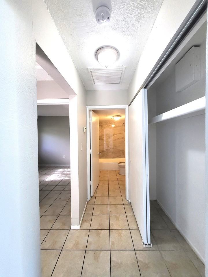 4130 Washington Ave #4130 - Photo 5 of 11