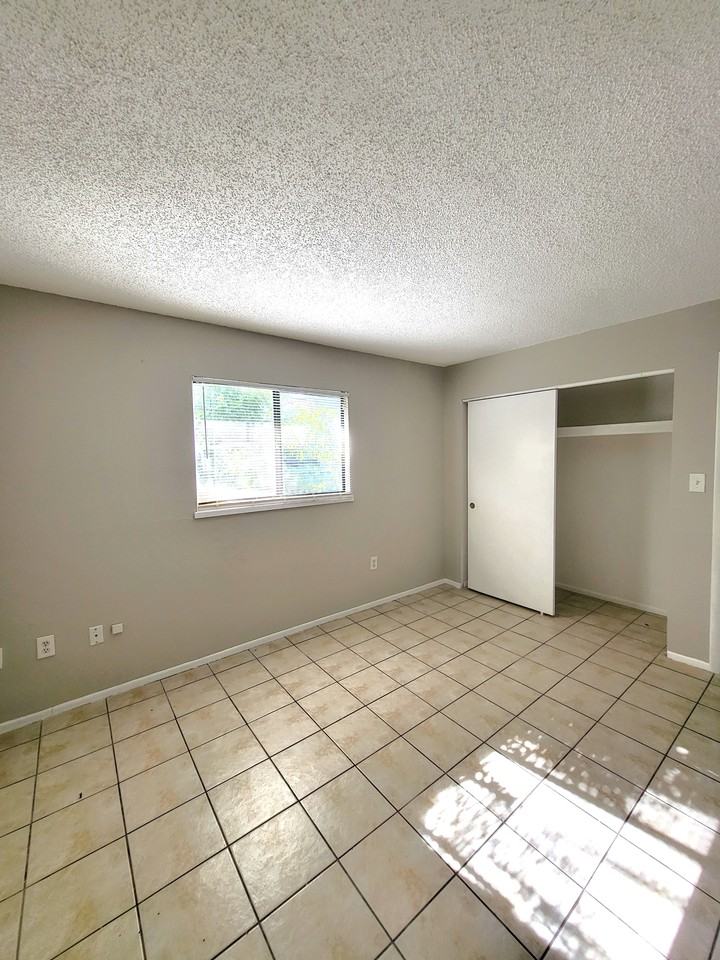 4130 Washington Ave #4130 - Photo 7 of 11