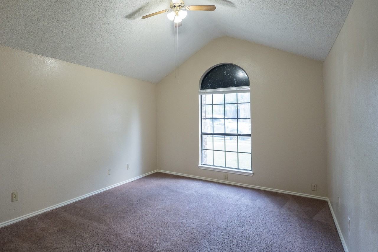 2140 Norcross Dr - Photo 2 of 10