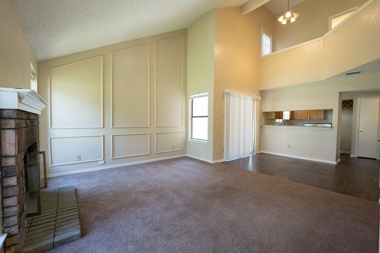 2140 Norcross Dr - Photo 4 of 10