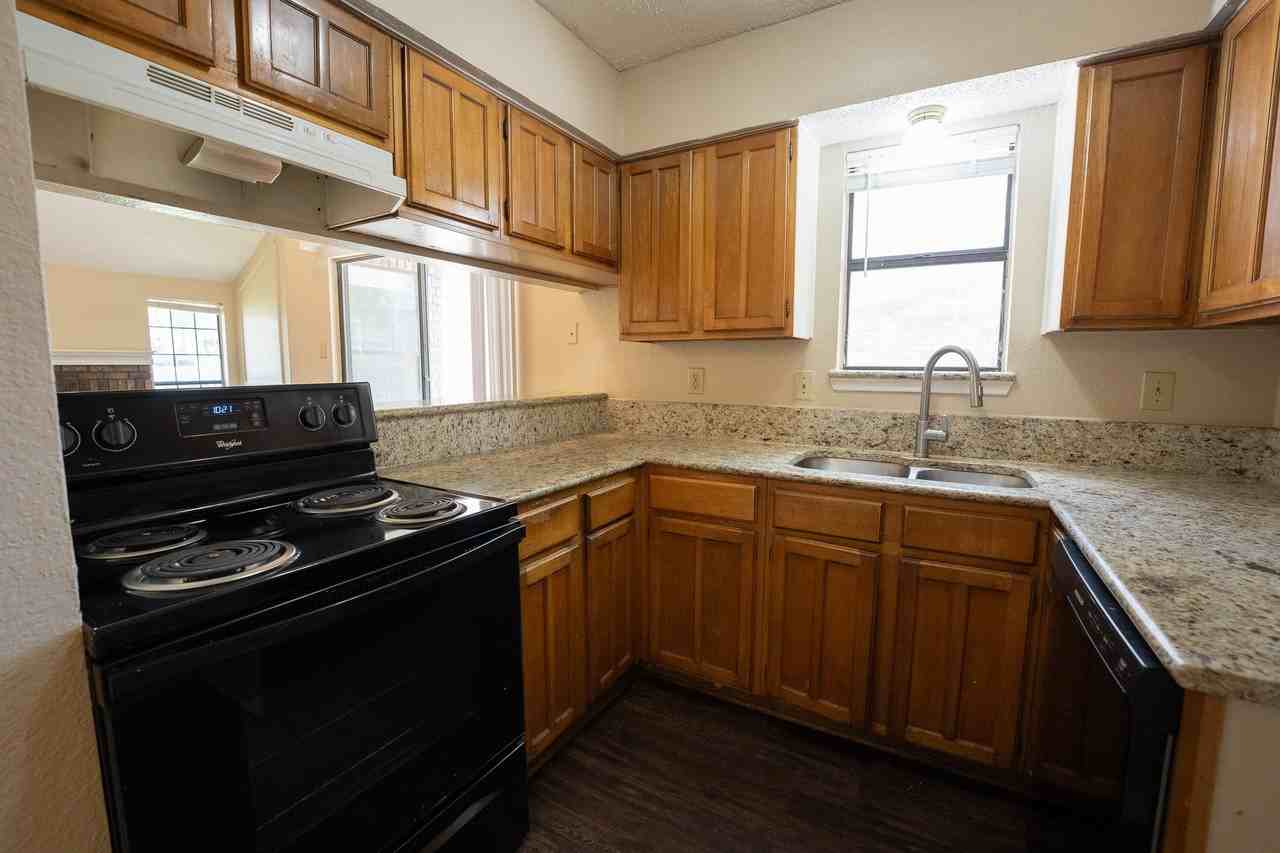 2140 Norcross Dr - Photo 5 of 10
