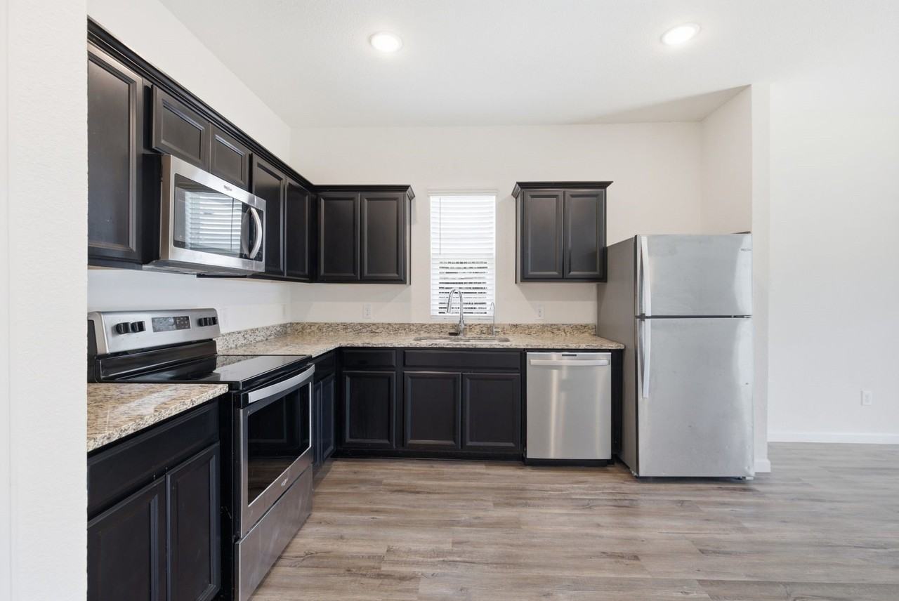 5325 Stone Meadow Ln - Photo 4 of 32