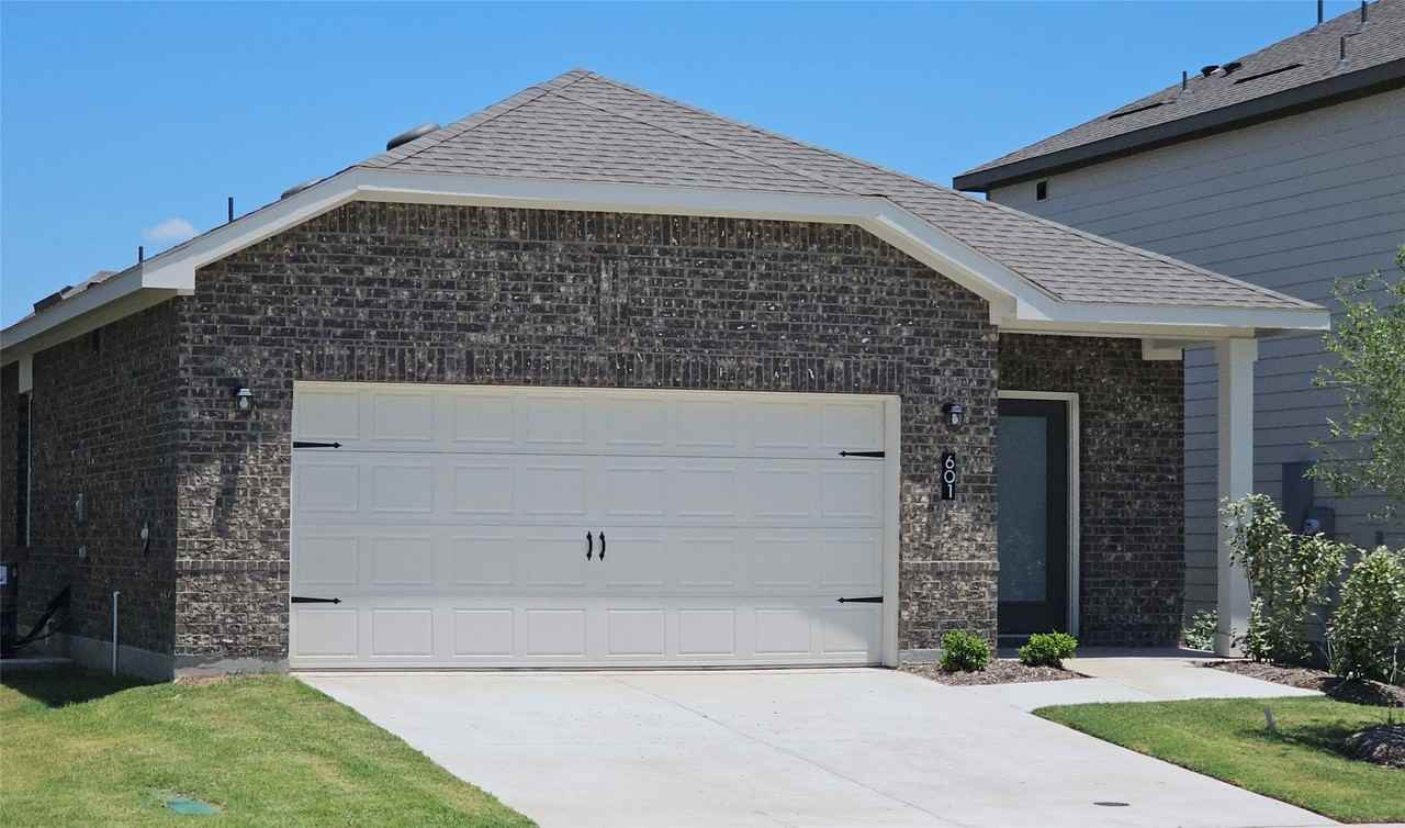 601 Cherry Creek Ln - Photo 2 of 25