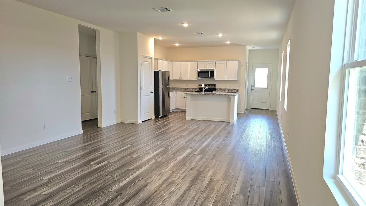 601 Cherry Creek Ln - Photo 3 of 25