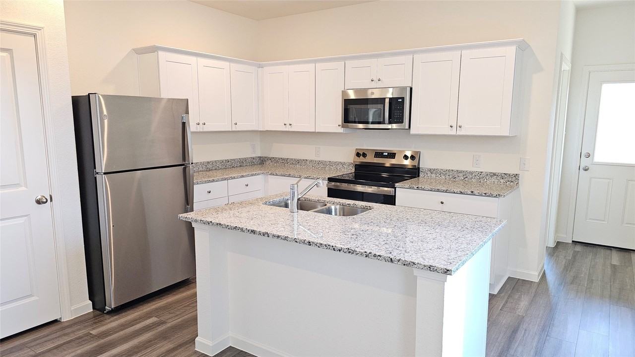 601 Cherry Creek Ln - Photo 4 of 25