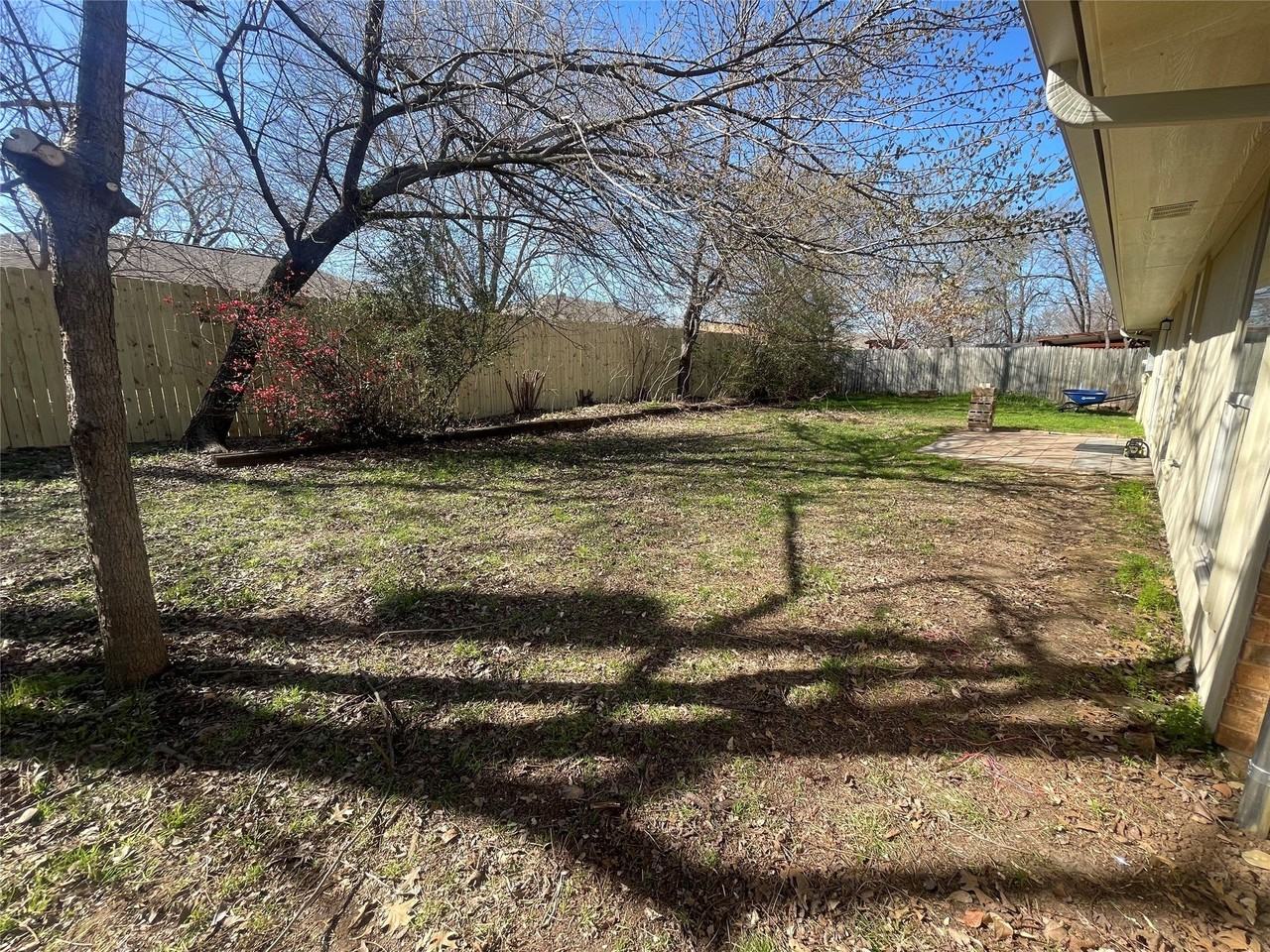 605 N Avenue D - Photo 2 of 9