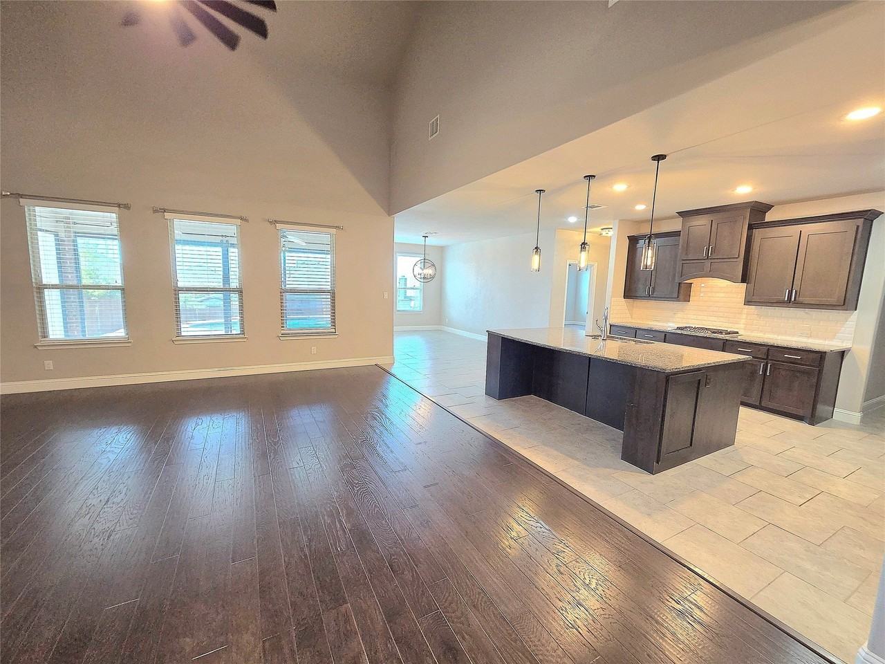 6916 Talon Dr - Photo 5 of 40