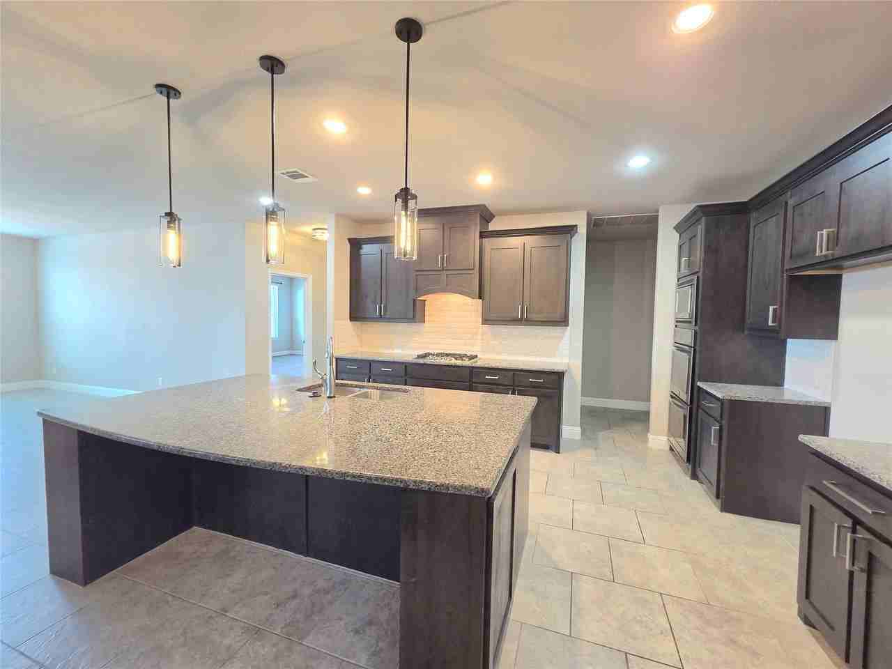 6916 Talon Dr - Photo 6 of 40