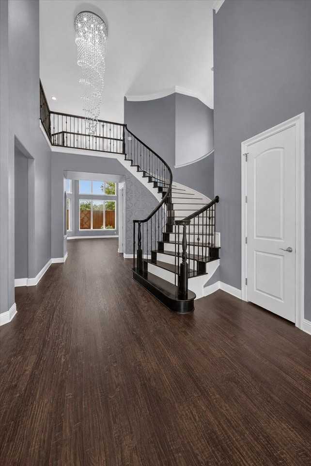 5946 Bradley Ct - Photo 4 of 39