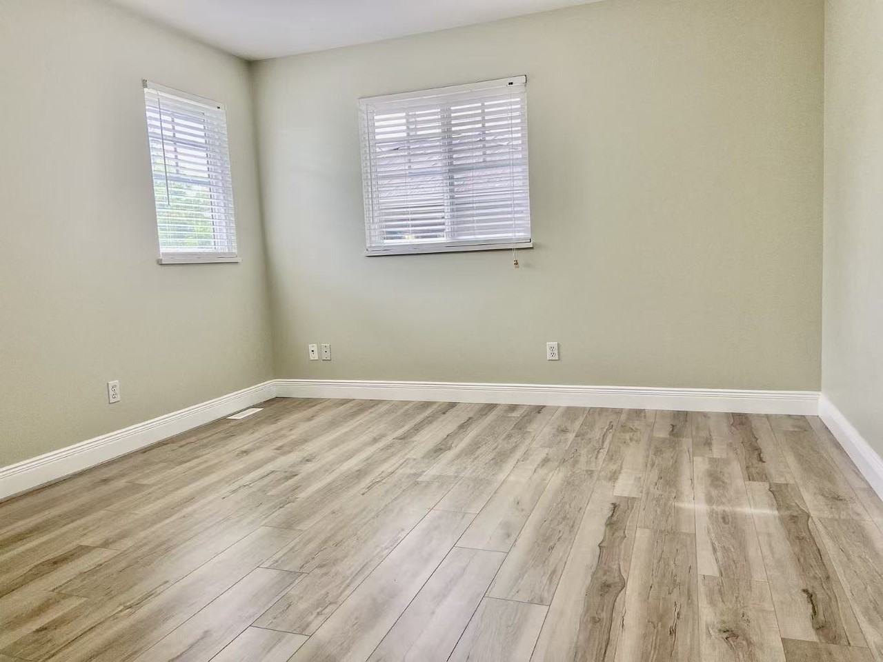 10460 Slatford Street - Photo 5 of 26