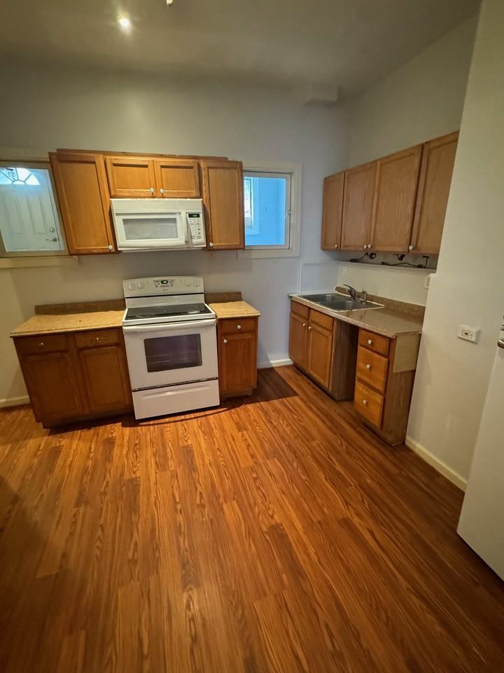 843 Blossom Way #1 - Photo 3 of 7