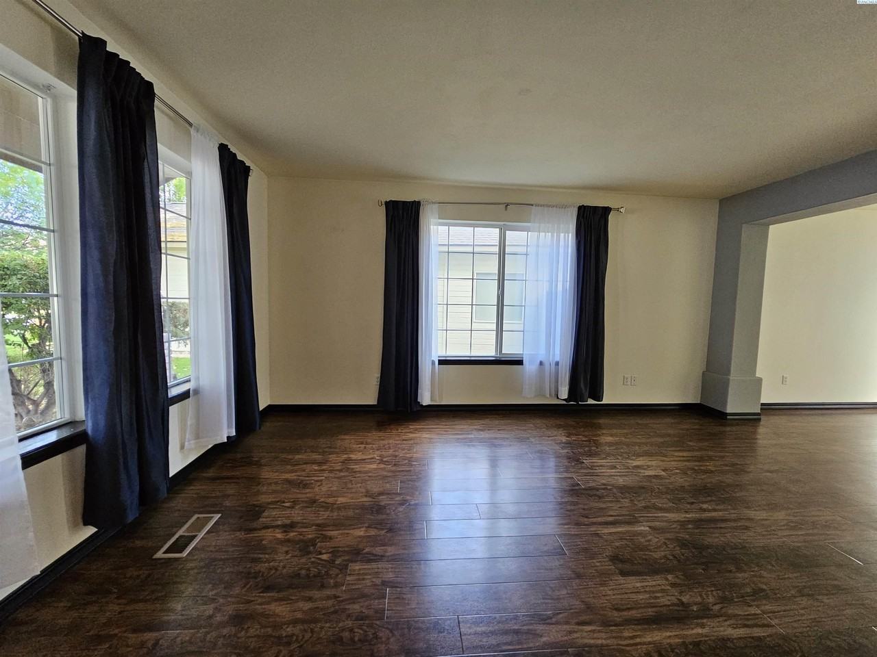 3014 Sonoran Dr - Photo 4 of 29