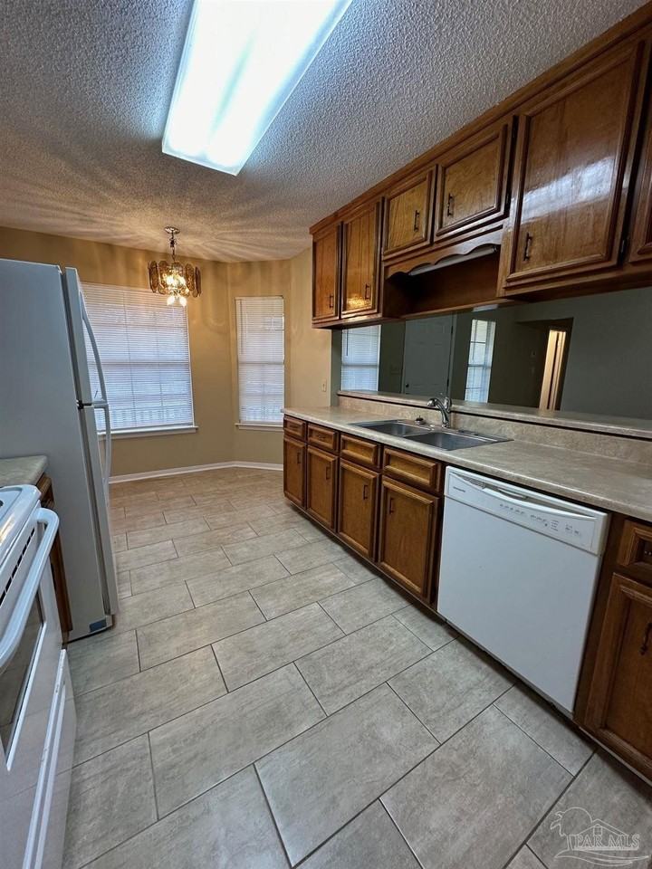 2374 Windstone Dr - Photo 5 of 14