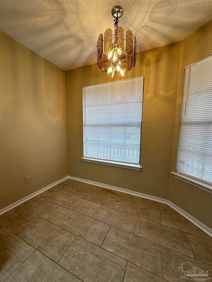 2374 Windstone Dr - Photo 6 of 14