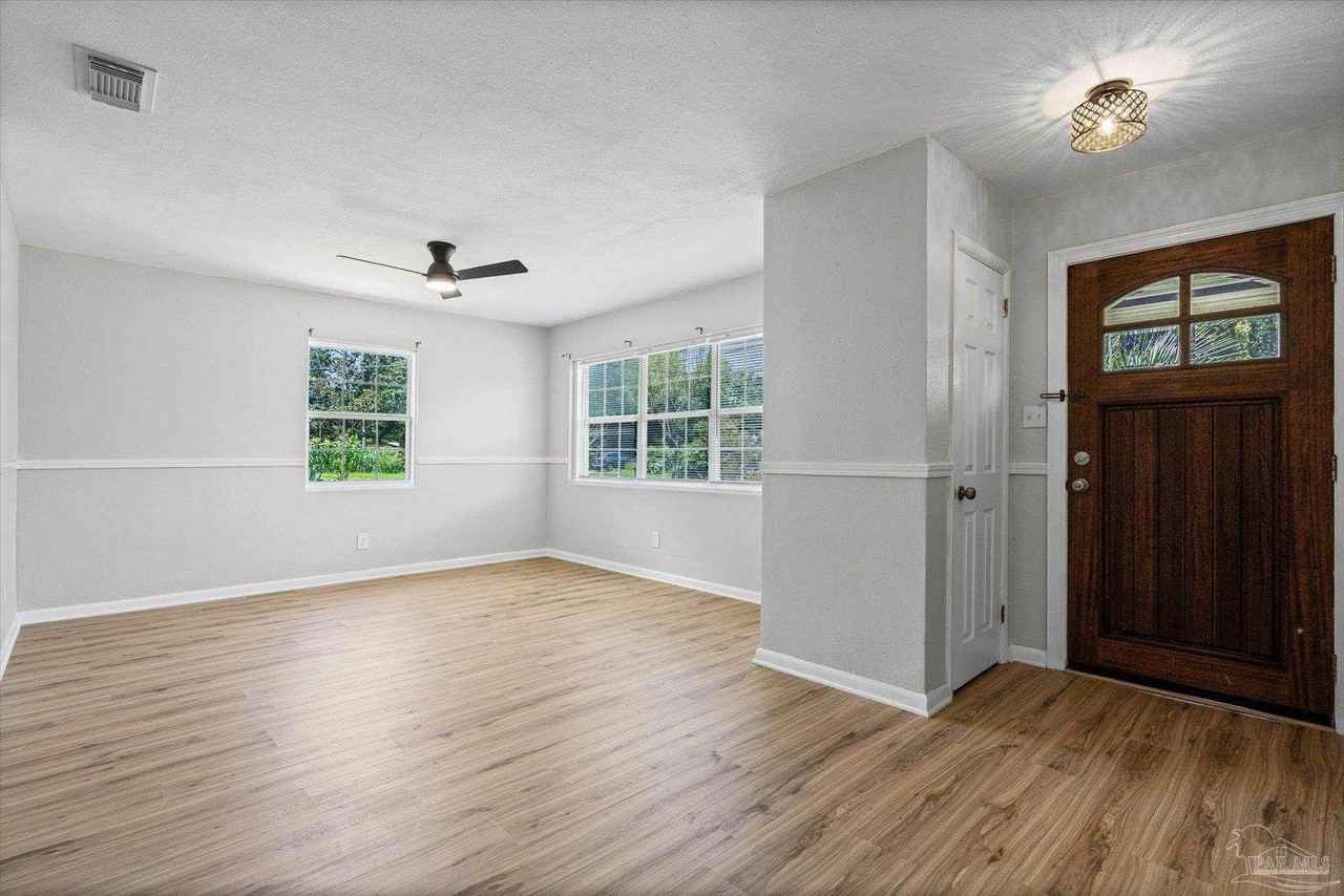 835 S Madison Dr - Photo 2 of 19