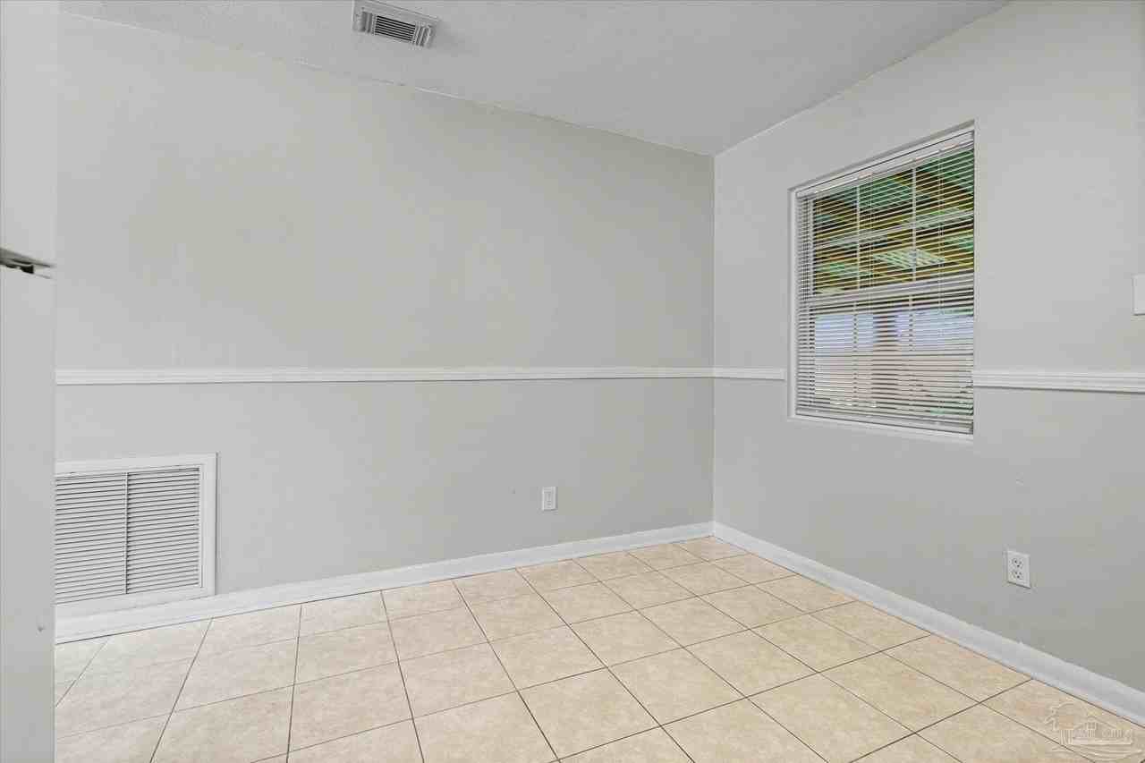 835 S Madison Dr - Photo 5 of 19
