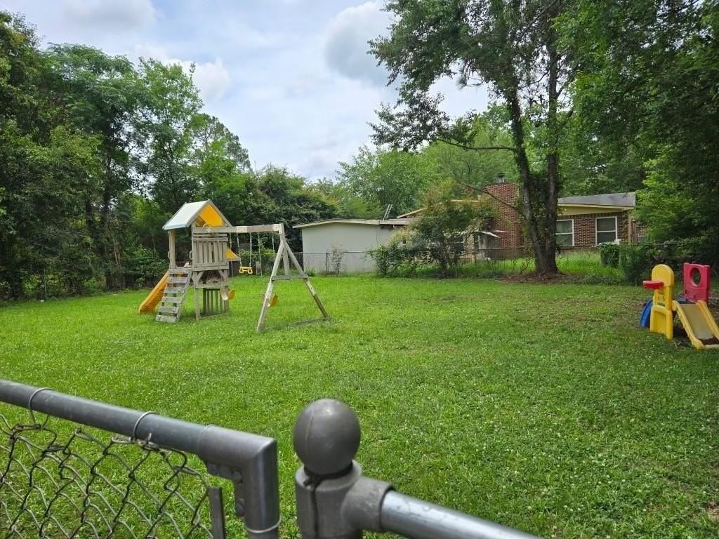 3650 Surrey Ln - Photo 2 of 2