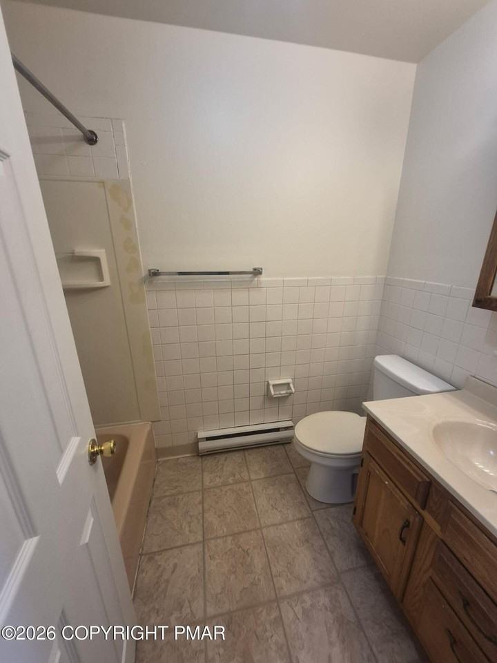 404 Woodcliffe Ave #1-202 - Photo 5 of 8