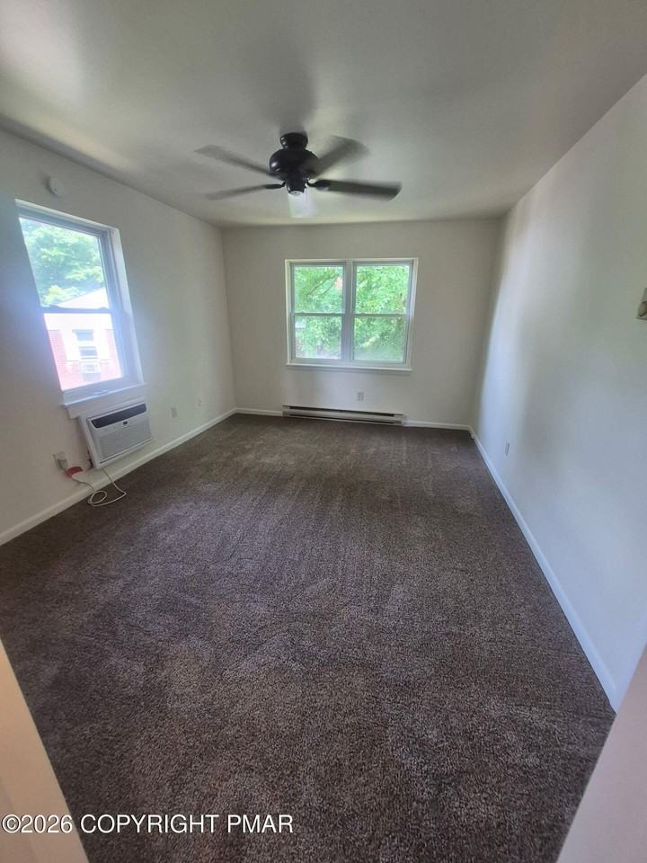 404 Woodcliffe Ave #1-202 - Photo 7 of 8