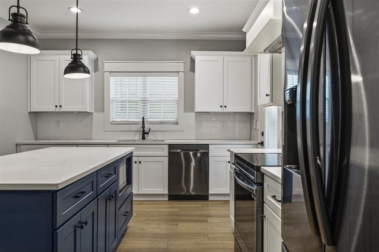 633 Village Way - Photo 5 of 32
