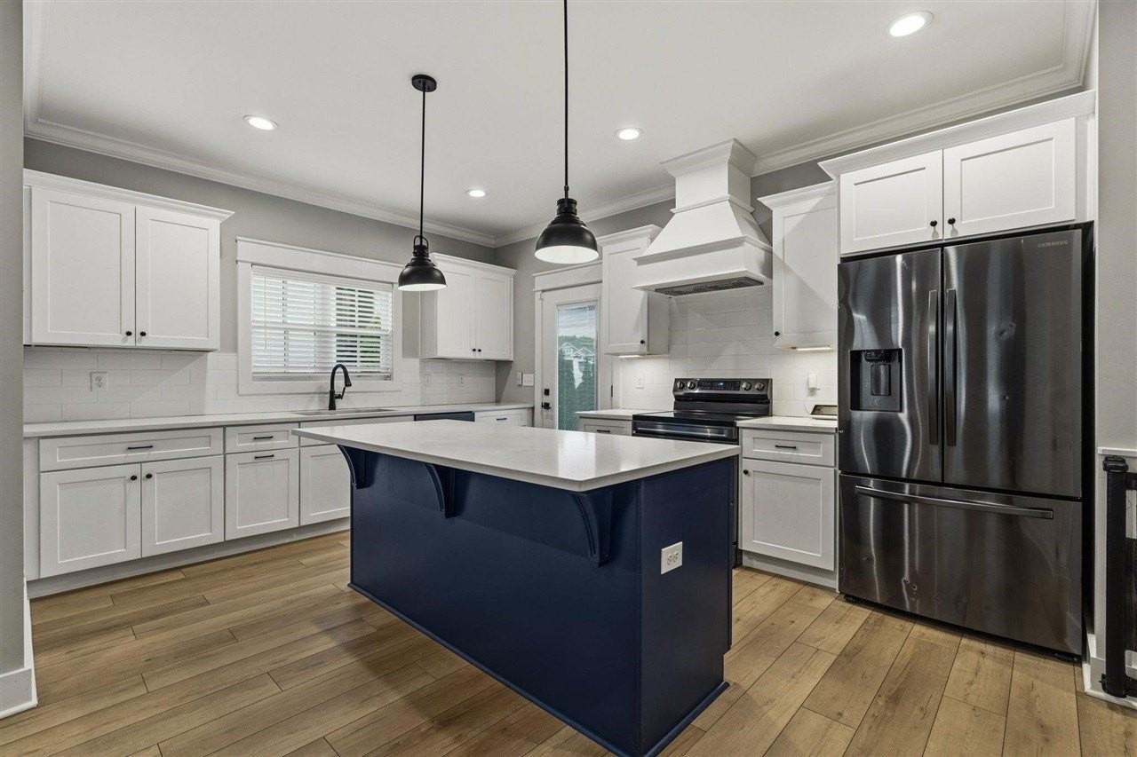 633 Village Way - Photo 6 of 32