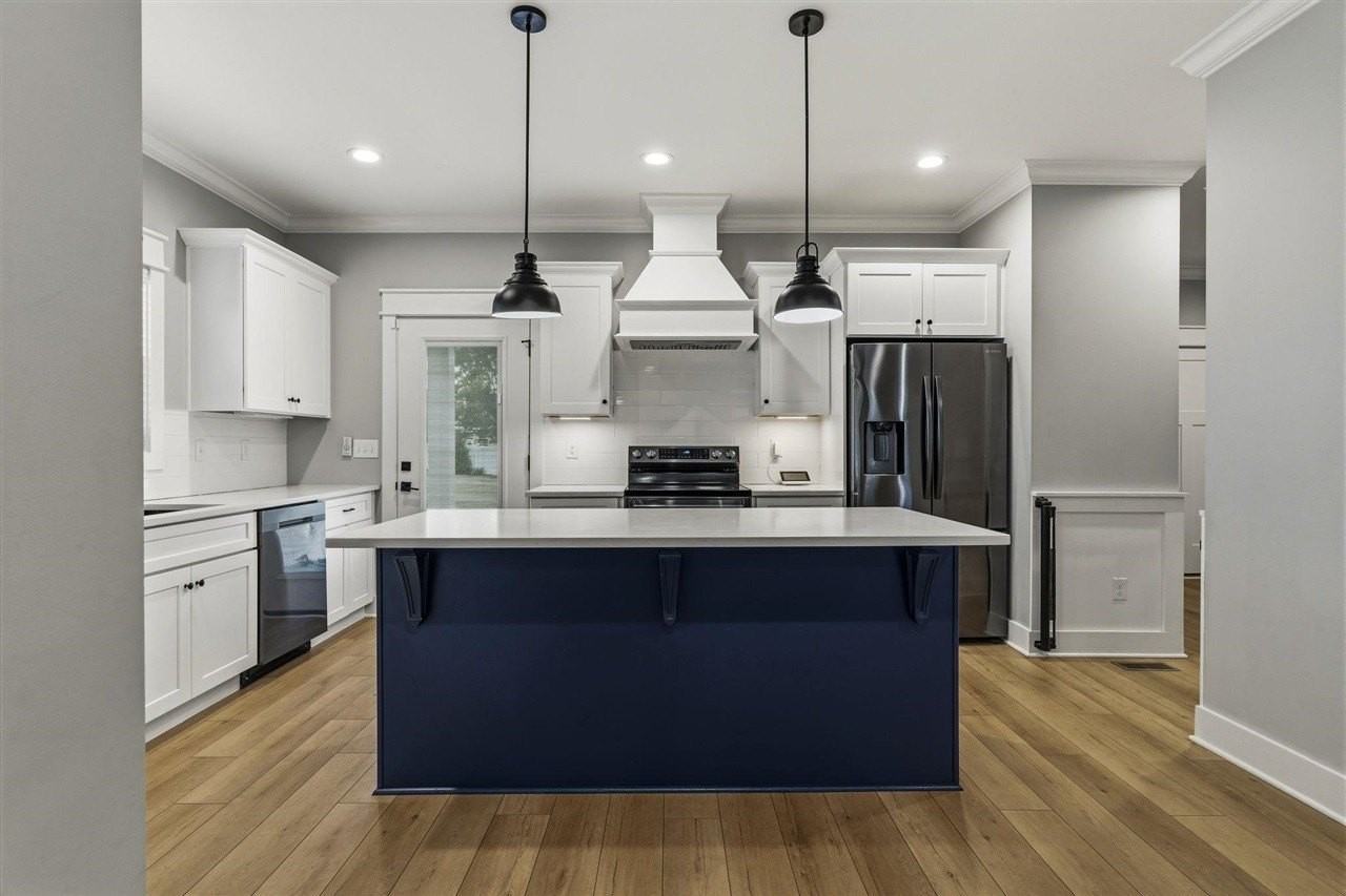 633 Village Way - Photo 7 of 32