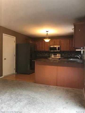 233 Tucker St - Photo 4 of 17