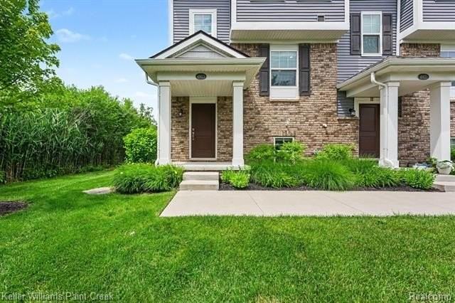 4923 Treeside Ln - Photo 2 of 21