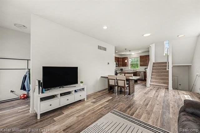 4923 Treeside Ln - Photo 4 of 21