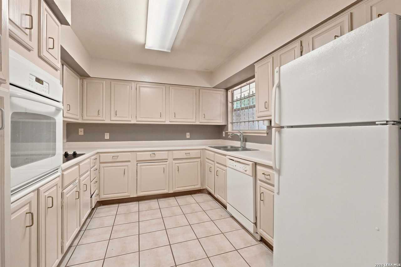 7834 Broadway #106 - Photo 3 of 21