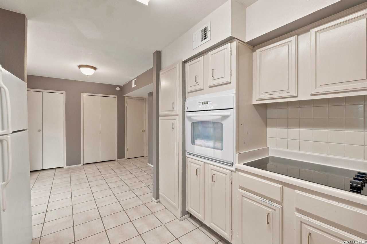 7834 Broadway #106 - Photo 4 of 21