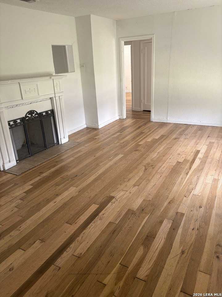 703 Alexander Hamilton Dr - Photo 3 of 17