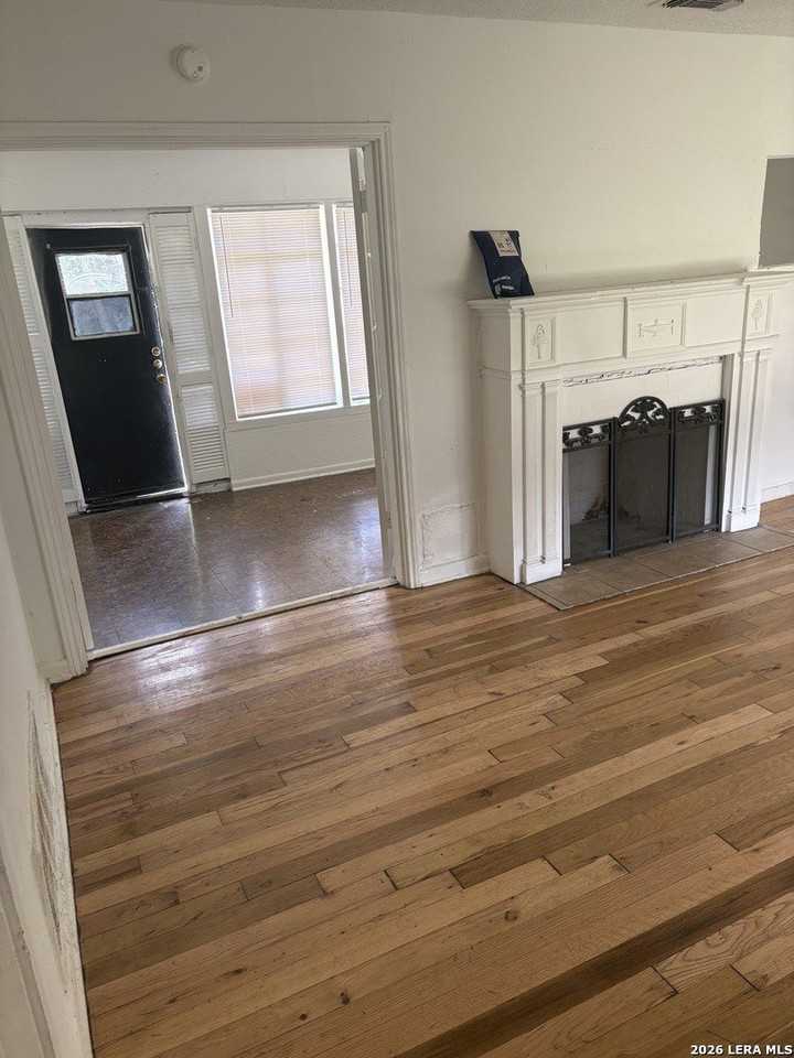 703 Alexander Hamilton Dr - Photo 4 of 17