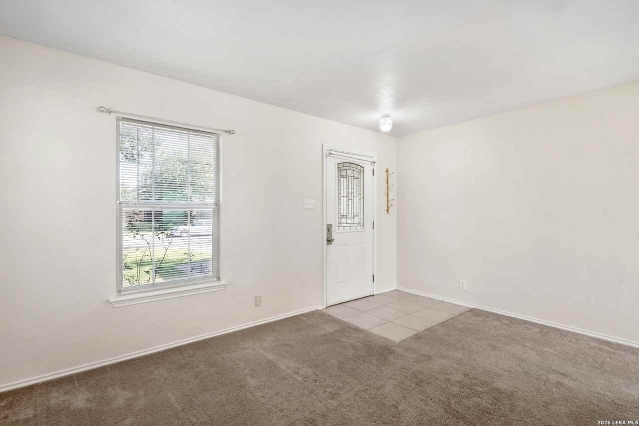 372 Copper Hill Dr - Photo 5 of 24
