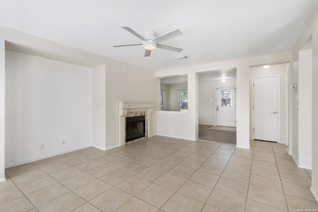 372 Copper Hill Dr - Photo 6 of 24