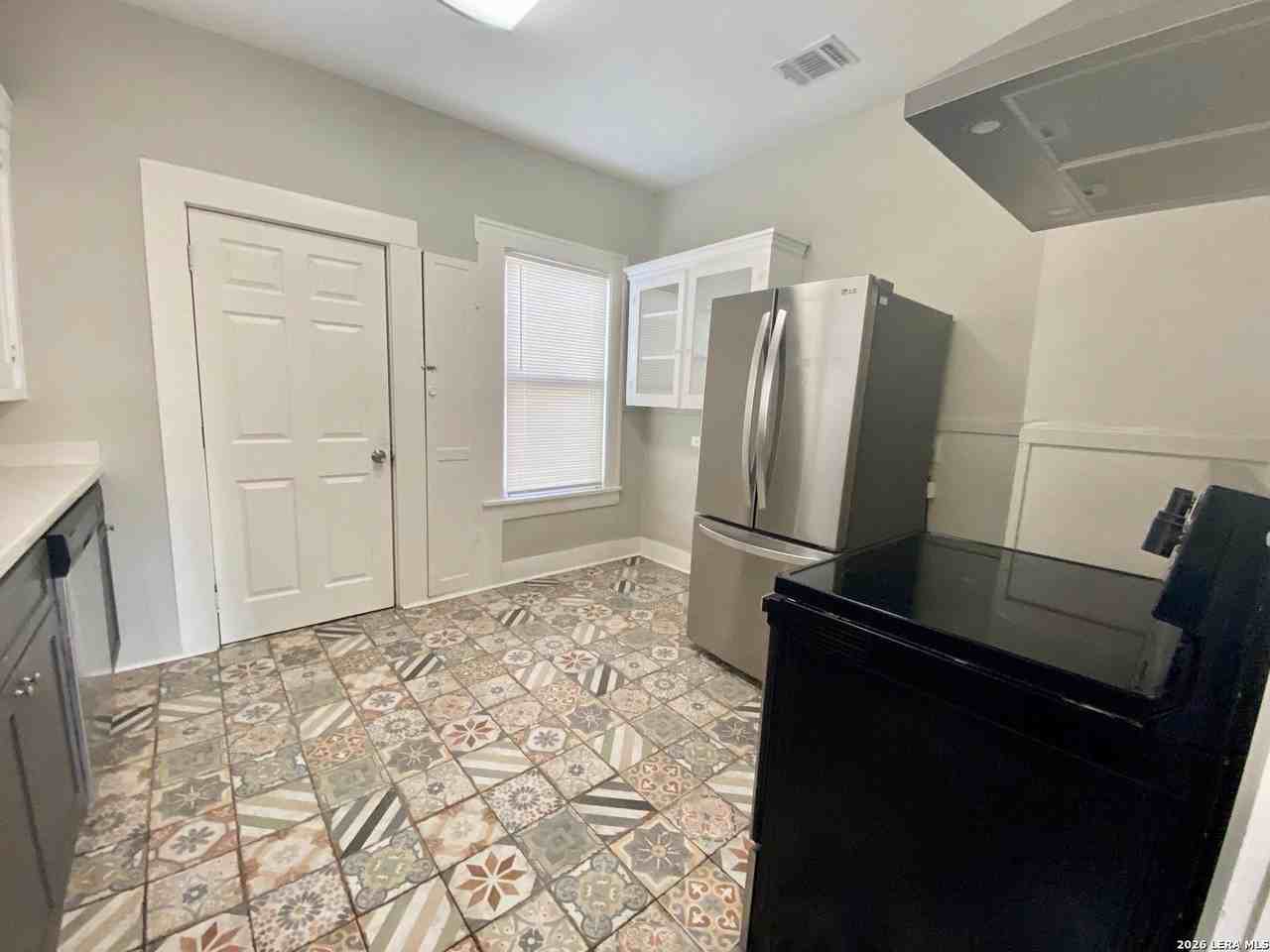 1047 E Highland Blvd - Photo 4 of 10