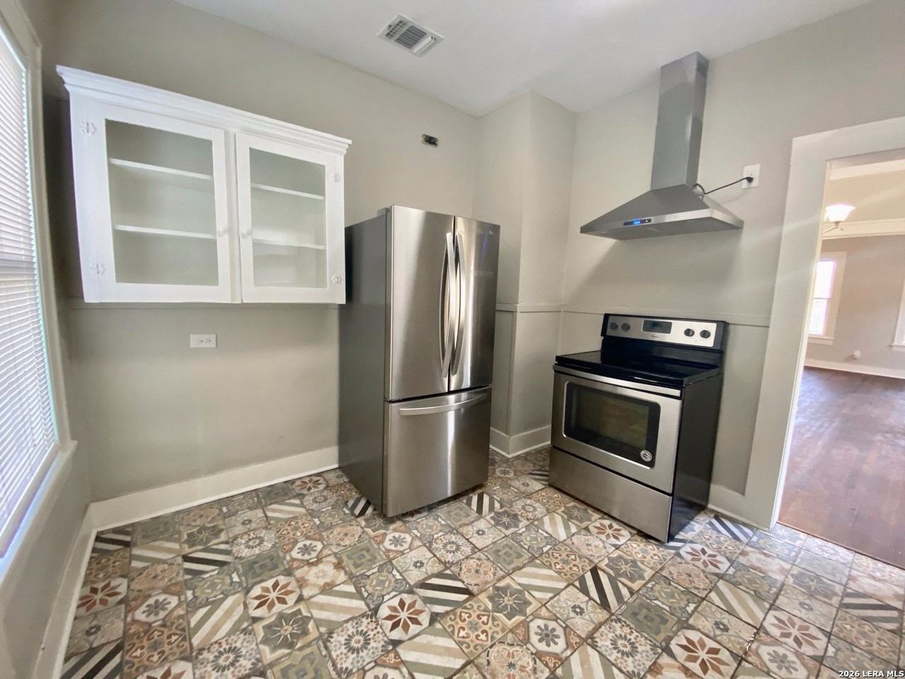 1047 E Highland Blvd - Photo 5 of 10