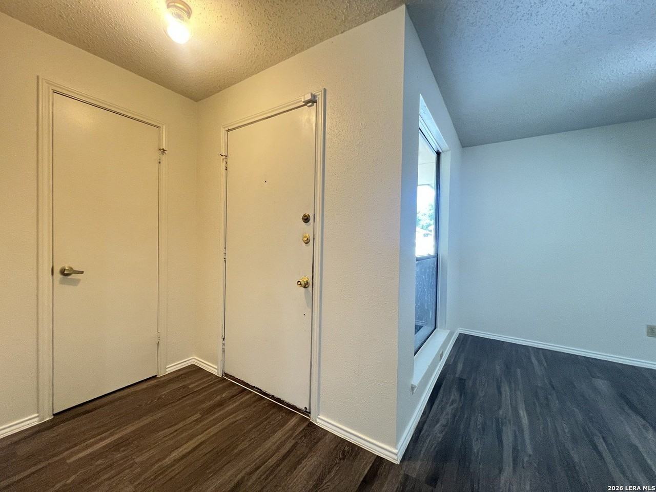 6530 Forest Vlg - Photo 3 of 30