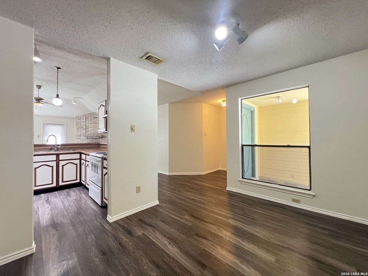 6530 Forest Vlg - Photo 6 of 30