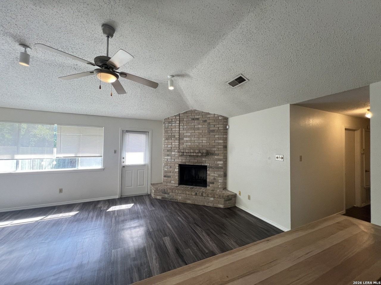 6530 Forest Vlg - Photo 7 of 30