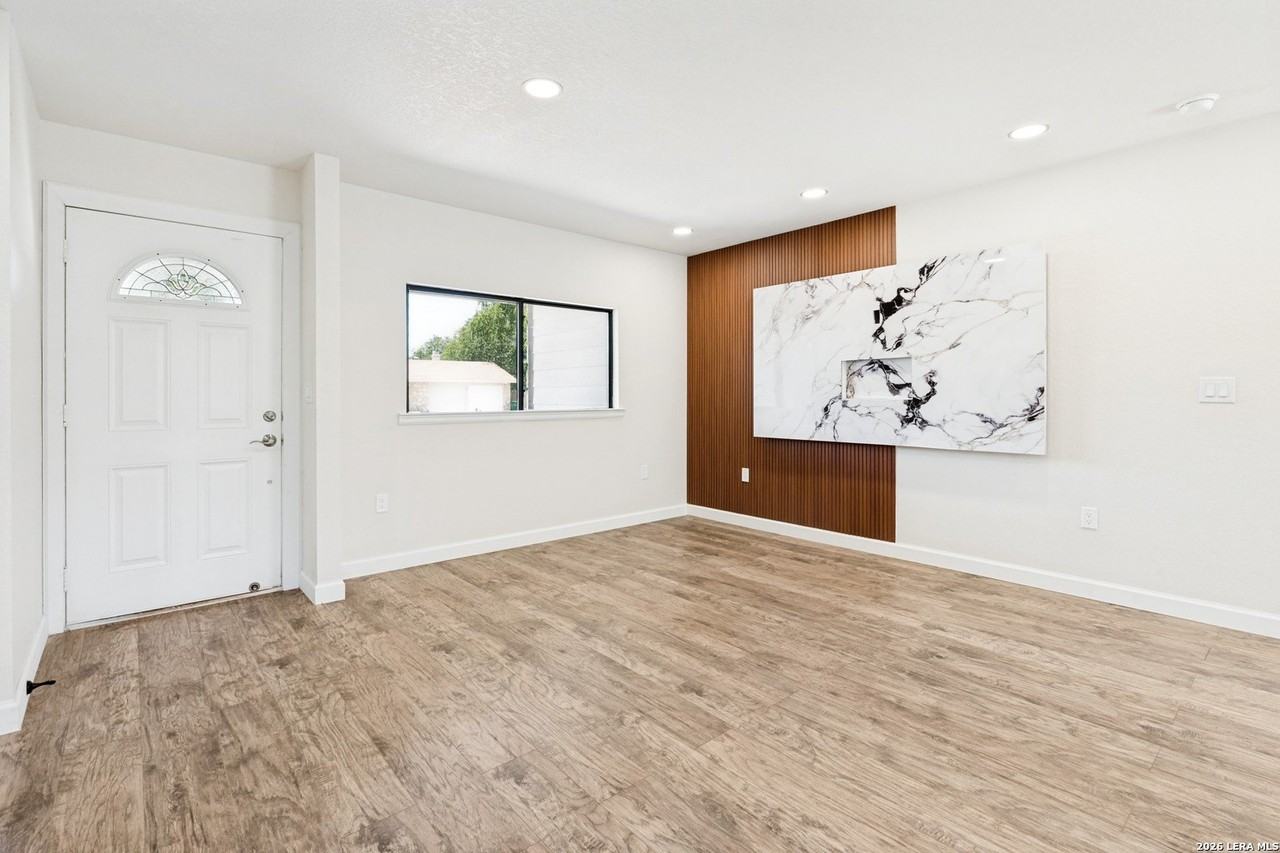 504 Willow Dr - Photo 6 of 30