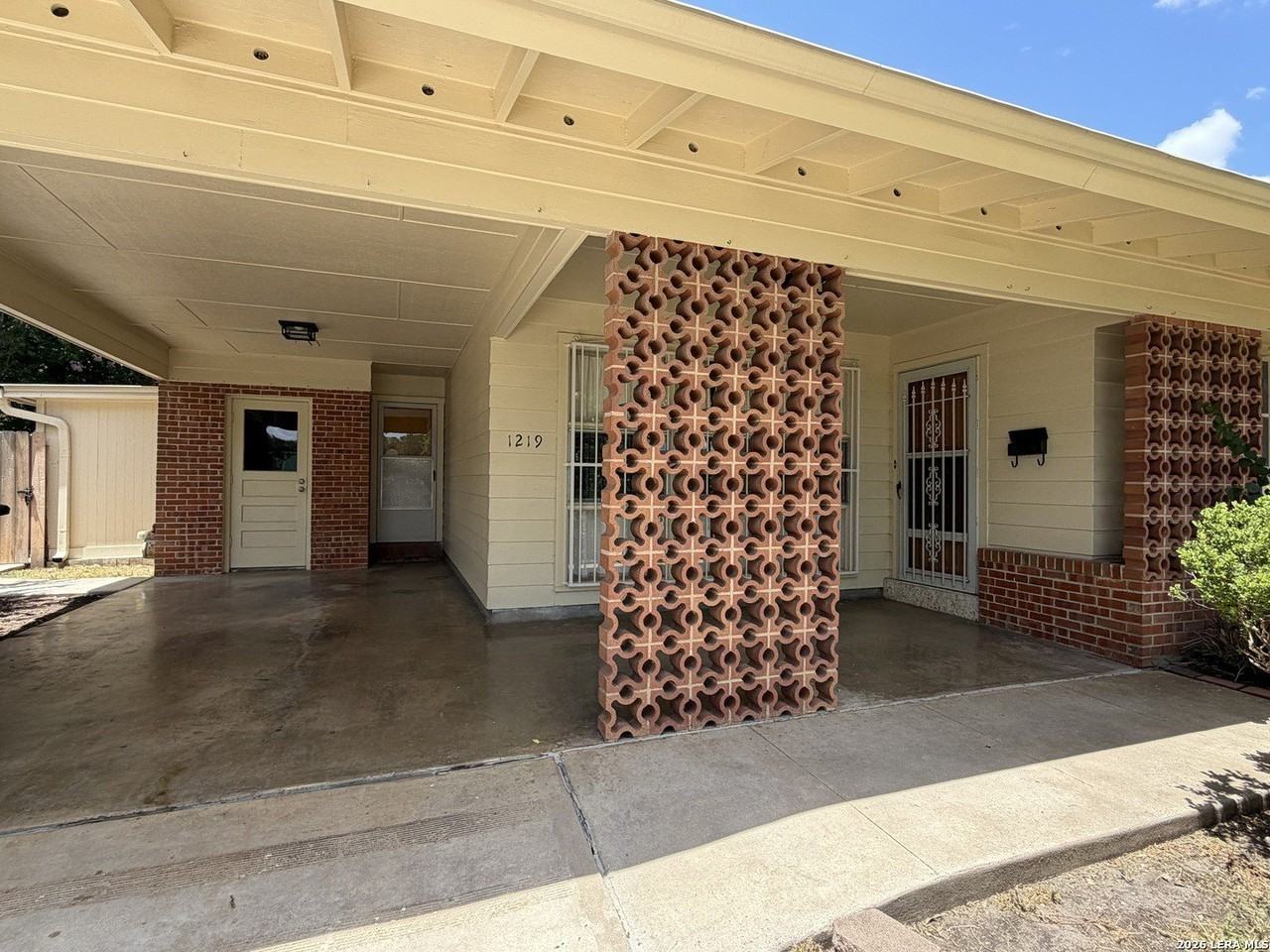 1219 Arroya Vista Dr - Photo 2 of 29