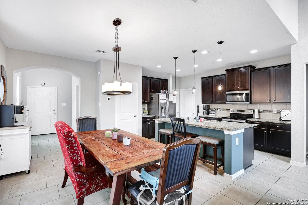 10707 Gentle Fox Bay - Photo 4 of 24