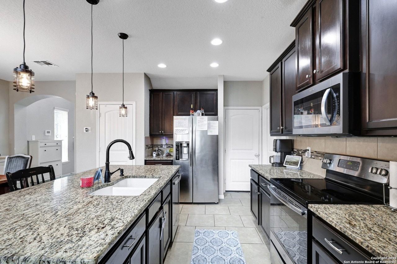 10707 Gentle Fox Bay - Photo 6 of 24