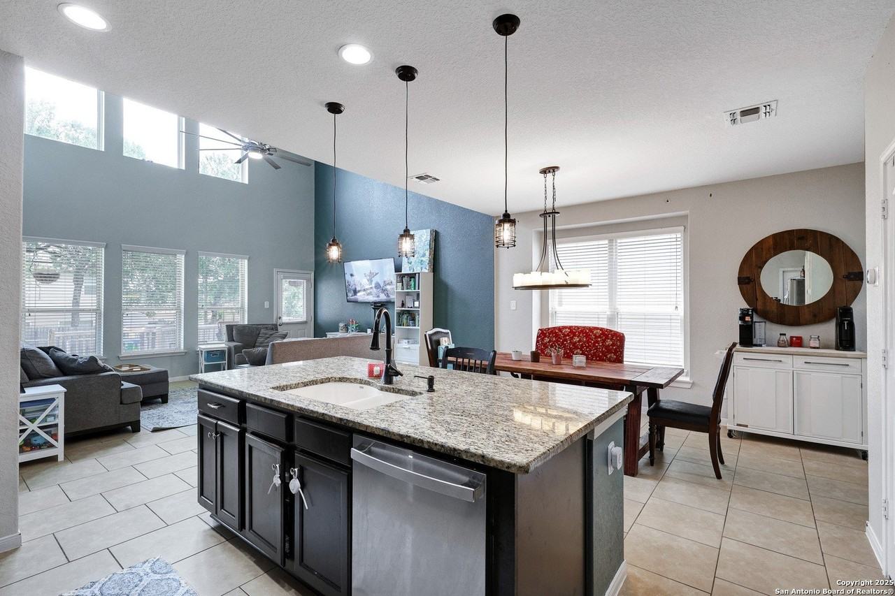 10707 Gentle Fox Bay - Photo 7 of 24