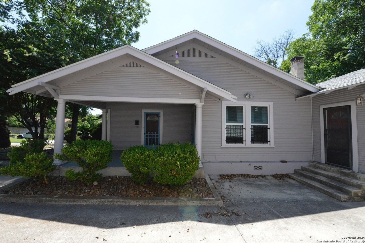 423 W Huisache Ave - Photo 2 of 17